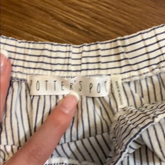 Potters Pot Off the Shoulder Shirt - Picture 2 of 3